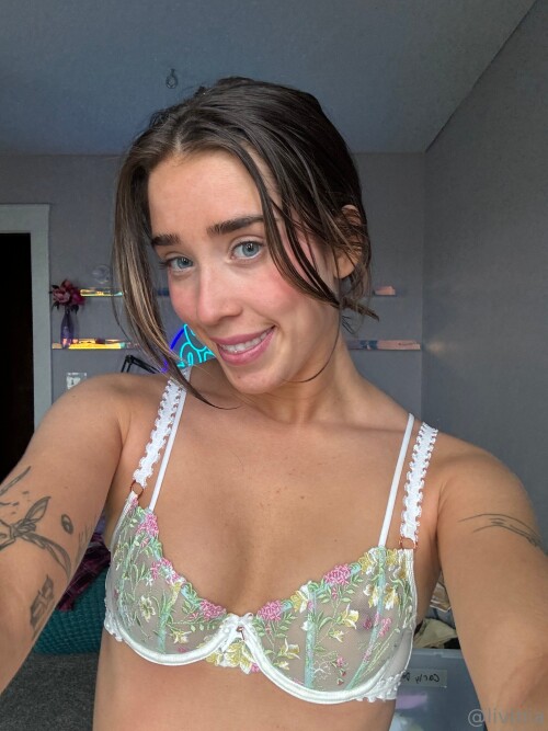 Livinia Roberts | urfavonlinesloot Nude Leaked Onlyfans Photo Livinia Roberts | urfavonlinesloot Nude Leaked Onlyfans Photo
