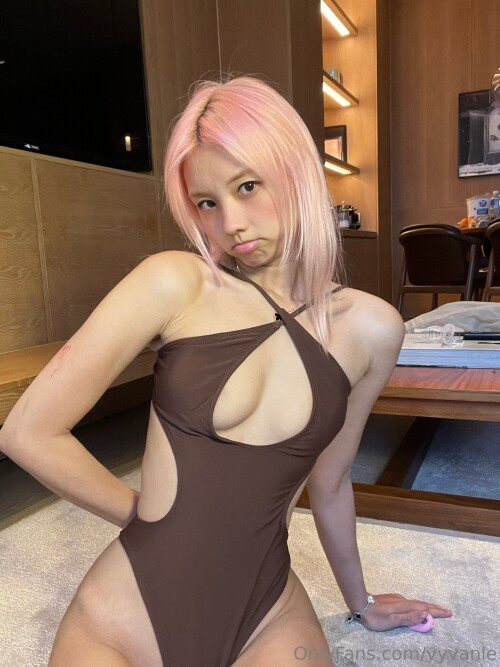 Vyvan Le Nude Leaked Onlyfans Photo