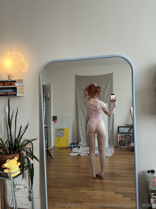 strawberrymilk_xoxo Nude Leaked Onlyfans Photo strawberrymilk_xoxo Nude Leaked Onlyfans Photo