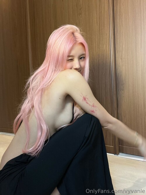 Vyvan Le Nude Leaked Onlyfans Photo