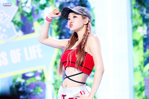 240710-KISS-OF-LIFE-Julie-Sticky-at-Show-Champion-documents-216e17d7f13965e94d.jpg