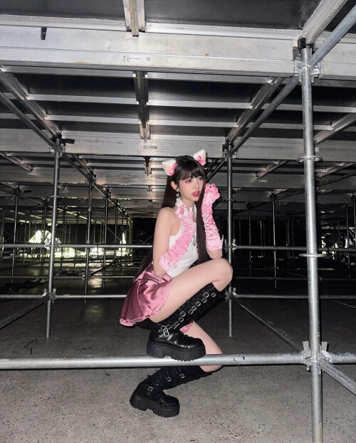 240821-wonyoung-instagram-update-v0-60sot53930kd1440d3fd7d12ae496.md.jpg