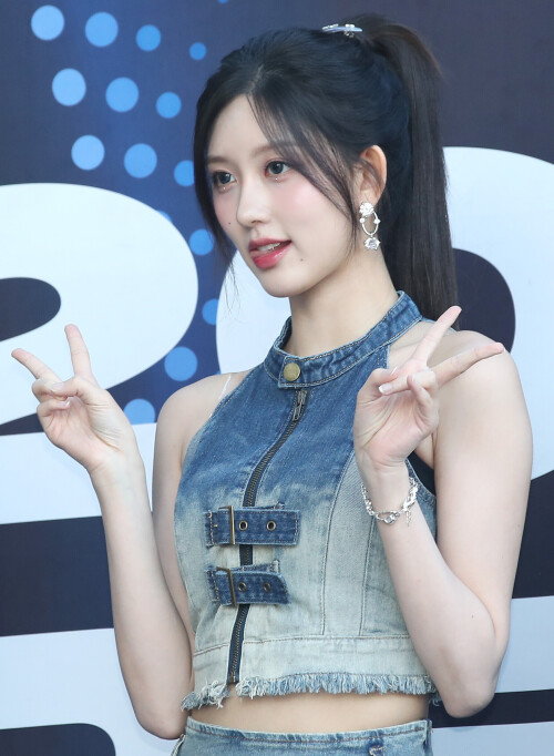 240922-IVE-Gaeul-at-2024-PEPSI-FESTA-Blue-Carpet-documents-114240da06bf9d5f16.md.jpg