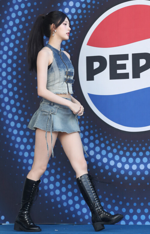 240922-IVE-Gaeul-at-2024-PEPSI-FESTA-Blue-Carpet-documents-21ac8b45e30240be4c.md.jpg