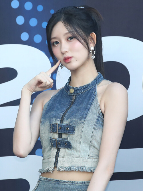 240922-IVE-Gaeul-at-2024-PEPSI-FESTA-Blue-Carpet-documents-258649911f6e11b41.md.jpg