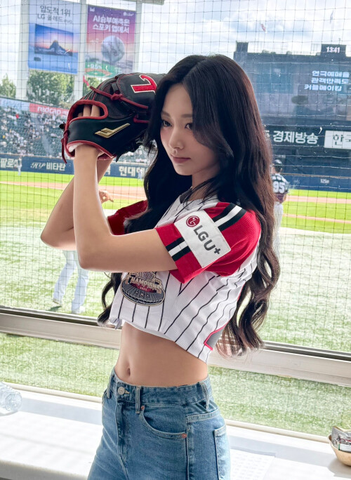 240922-TWICE-Twitter-Update-with-TZUYU-TZUYU-s-First-Solo-Pitch-documents-1c39a950fa2014bcb.md.jpg