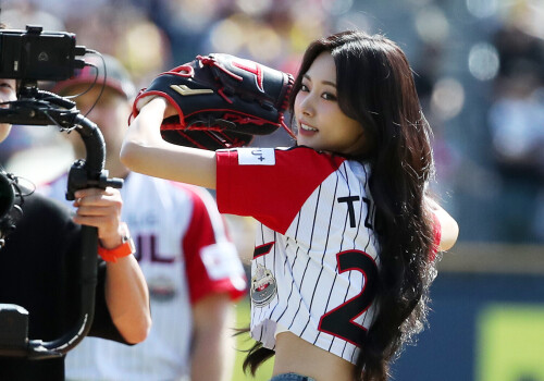 240922-TZUYU-s-First-Pitch-for-LG-Twins-documents-713249b7df7f8d993f.md.jpg