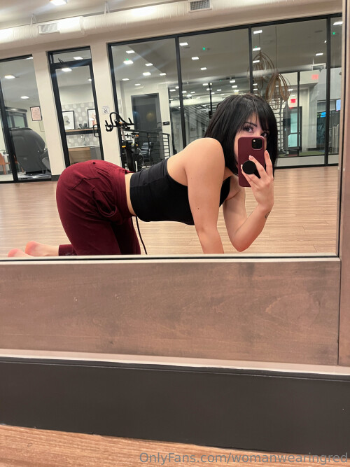 womanwearingred / Buffbunnymika / Buffbunbun Nude Leaked Onlyfans Photo