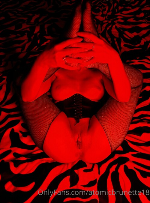 Atomicbrunette18 Nude Leaked Onlyfans Photo