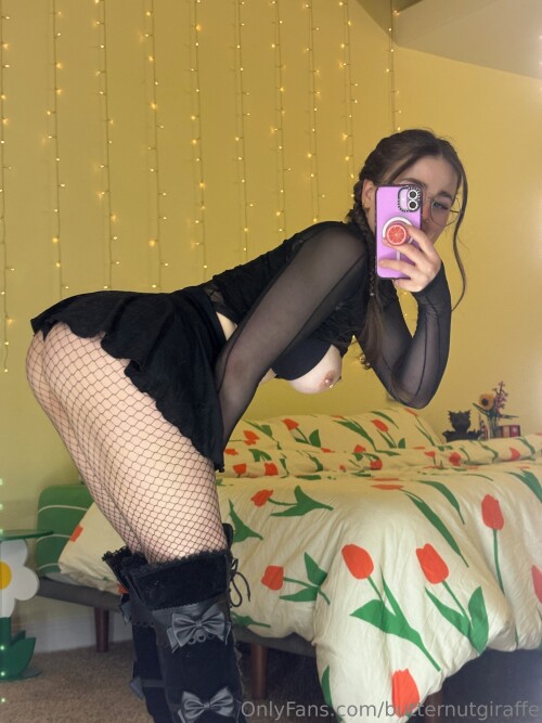 Kayla/Butternutgiraffe Nude Leaked Onlyfans Photo Kayla/Butternutgiraffe Nude Leaked Onlyfans Photo