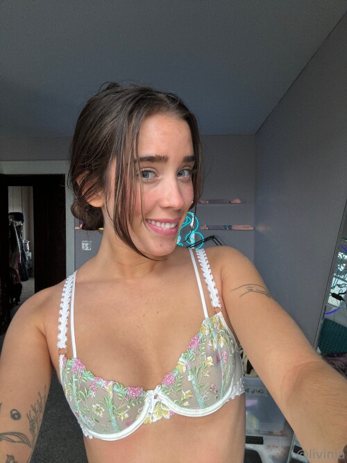 Livinia Roberts | urfavonlinesloot Nude Leaked Onlyfans Photo Livinia Roberts | urfavonlinesloot Nude Leaked Onlyfans Photo