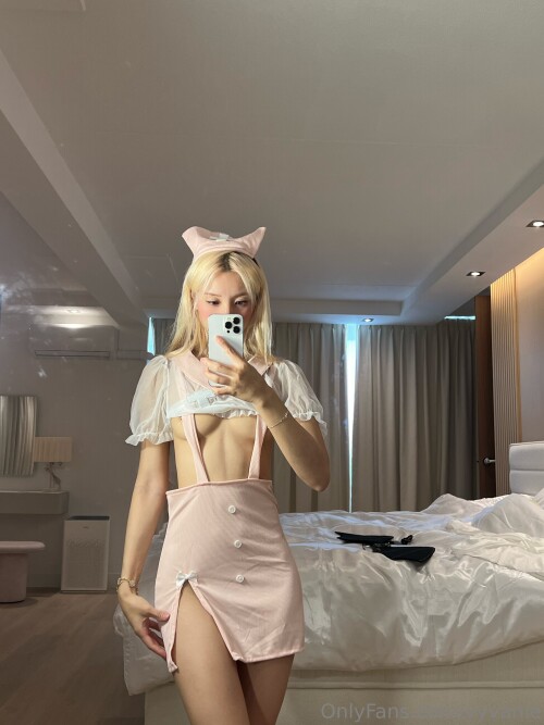 Vyvan Le Nude Leaked Onlyfans Photo