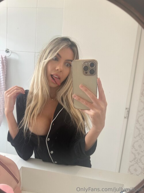 Jully Lov / Jullymilkies Nude Leaked Onlyfans Photo Jully Lov / Jullymilkies Nude Leaked Onlyfans Photo