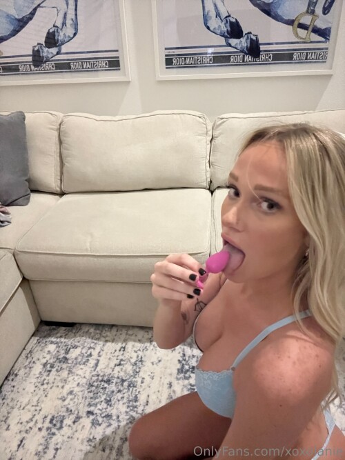 Lexie Wilcox & Lanie Wilcox / xoxolexie & xoxolanie Nude Leaked Onlyfans Photo