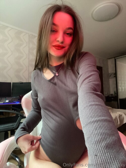Viki / littlehottyvi Nude Leaked Onlyfans Photo Viki / littlehottyvi Nude Leaked Onlyfans Photo