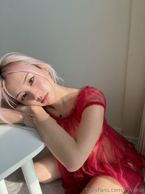 Vyvan Le Nude Leaked Onlyfans Photo