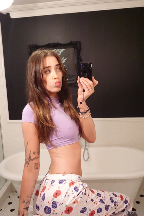 Livinia Roberts | urfavonlinesloot Nude Leaked Onlyfans Photo Livinia Roberts | urfavonlinesloot Nude Leaked Onlyfans Photo
