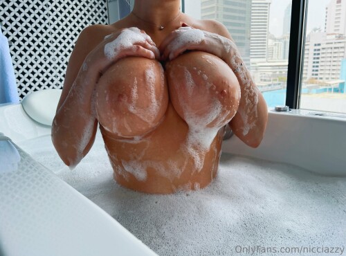 Nicci Azzy (Nicolina Azzander) Nude Leaked Onlyfans Photo