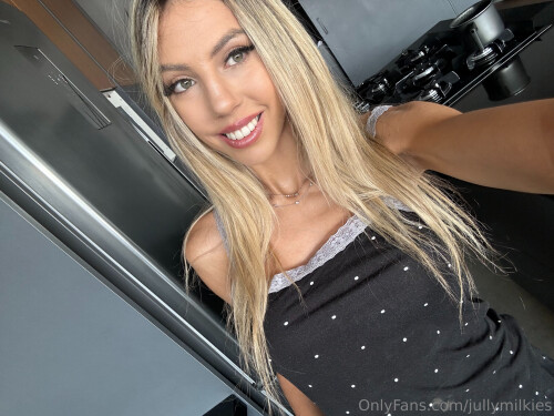 Jully Lov / Jullymilkies Nude Leaked Onlyfans Photo Jully Lov / Jullymilkies Nude Leaked Onlyfans Photo
