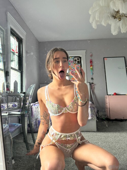 Livinia Roberts | urfavonlinesloot Nude Leaked Onlyfans Photo Livinia Roberts | urfavonlinesloot Nude Leaked Onlyfans Photo