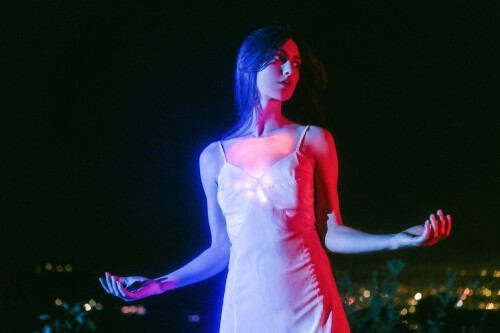 4-WeyesBlood-Aglow-NeilKrugad1e1f37e3d36524.jpg