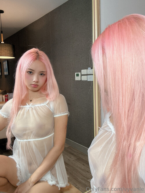 Vyvan Le Nude Leaked Onlyfans Photo