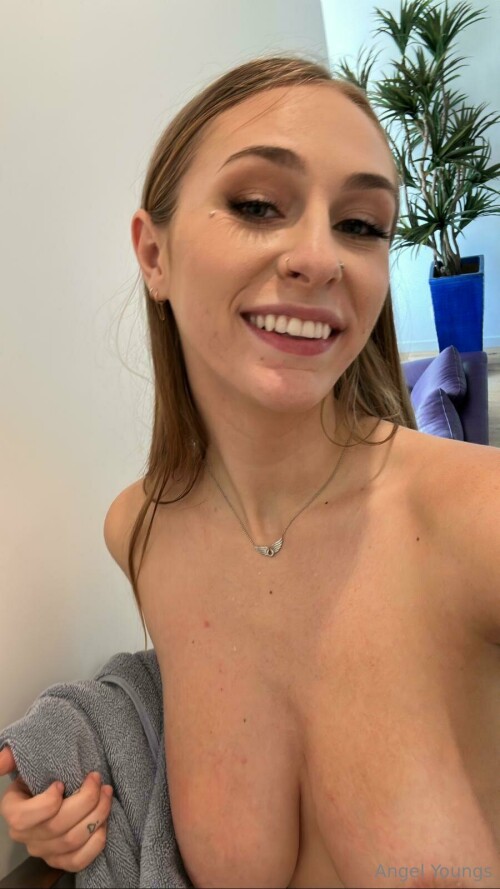 Angel Youngs / angelyoungsxxx Nude Leaked Onlyfans Photo Angel Youngs / angelyoungsxxx Nude Leaked Onlyfans Photo