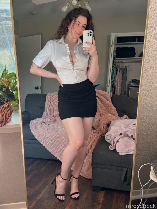 Rose Beck (imrosebeck) Nude Leaked Onlyfans Photo Rose Beck (imrosebeck) Nude Leaked Onlyfans Photo