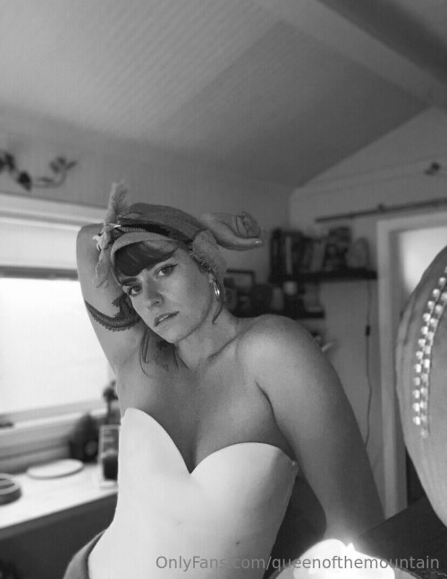 Mountain Queen / queenofthemountain/ Musicaleve Nude Leaked Onlyfans Photo