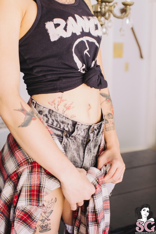 mahnee / suicide_mahnee Nude Leaked Onlyfans Photo