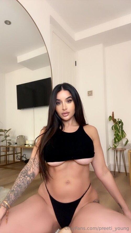 Preeti and Priya Indian Twins Nude Leaked Onlyfans Photo