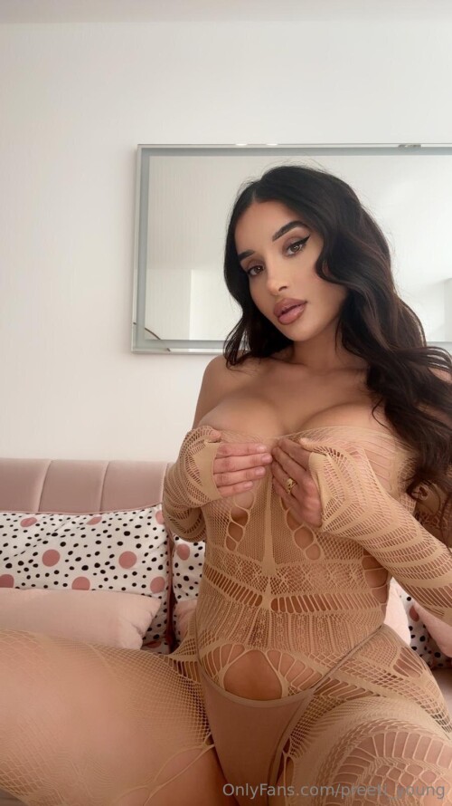 Preeti and Priya Indian Twins Nude Leaked Onlyfans Photo