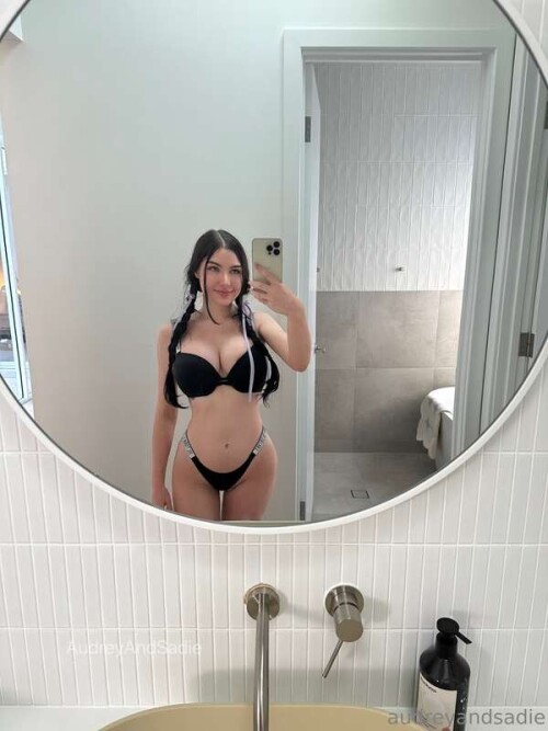 Audrey & Sadie Nude Leaked Onlyfans Photo Audrey & Sadie Nude Leaked Onlyfans Photo