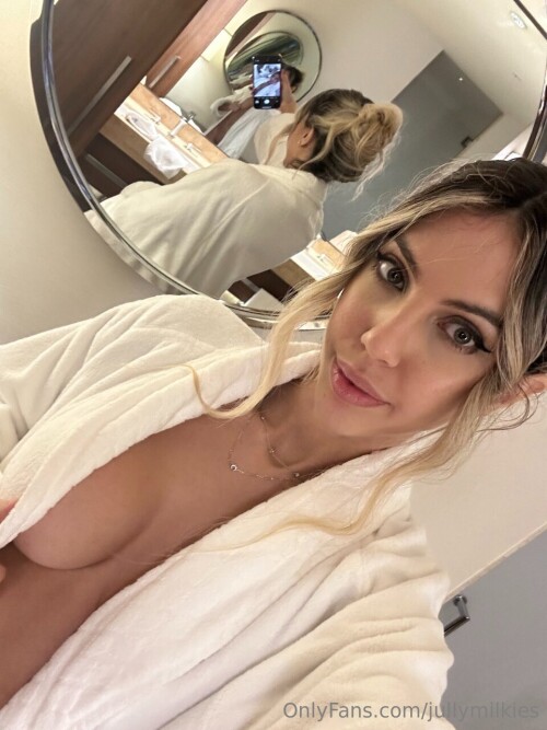 Jully Lov / Jullymilkies Nude Leaked Onlyfans Photo Jully Lov / Jullymilkies Nude Leaked Onlyfans Photo