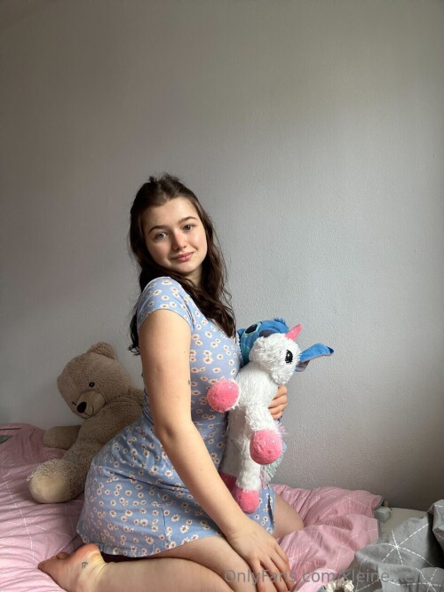 Xenicka _ mala.xenicka _ mala.xenickaa Kleines Mädchen🌸/ kleine.xenia Nude Leaked Onlyfans Photo