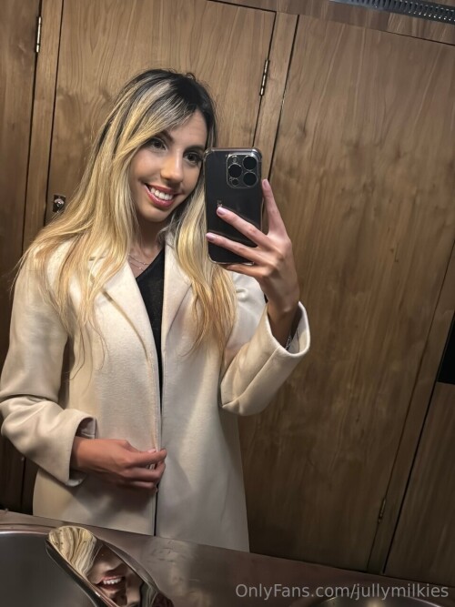 Jully Lov / Jullymilkies Nude Leaked Onlyfans Photo Jully Lov / Jullymilkies Nude Leaked Onlyfans Photo