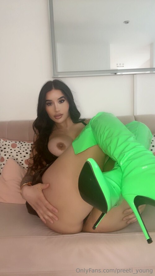 Preeti and Priya Indian Twins Nude Leaked Onlyfans Photo