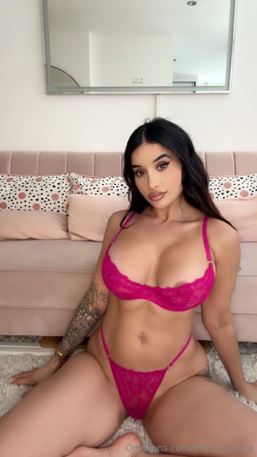 Preeti and Priya Indian Twins Nude Leaked Onlyfans Photo