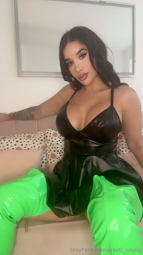 Preeti and Priya Indian Twins Nude Leaked Onlyfans Photo