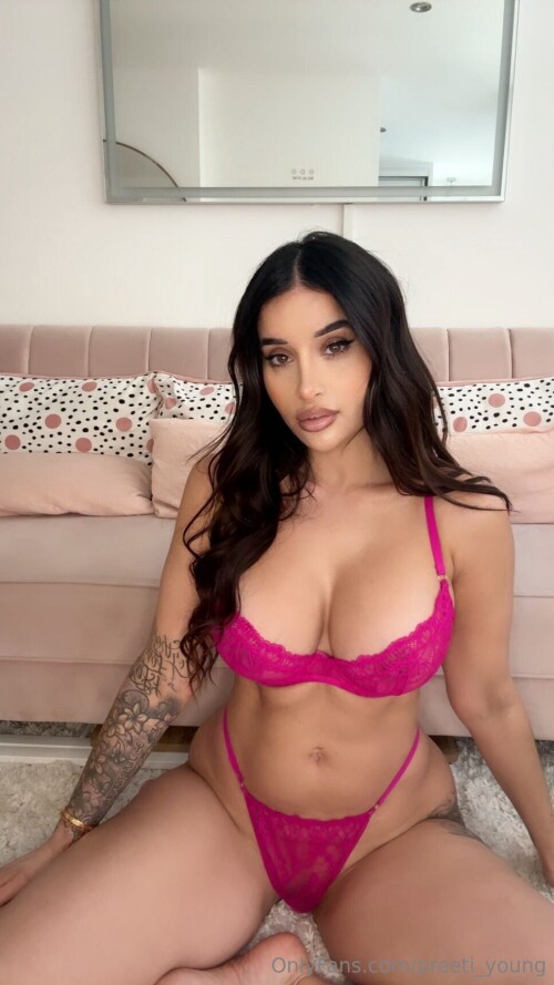Preeti and Priya Indian Twins Nude Leaked Onlyfans Photo