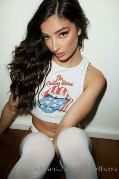 Emily Willis Photo 3