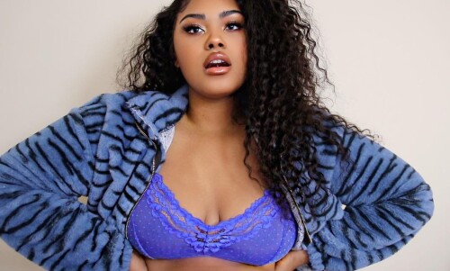 All-dressed-up-and-nowhere-to-go.-Sporting-the-savagexfenty-Dotted-Mesh-Bralette-in-Blue-Cyber-Cafe-savagexambassadora2107865933fdf69.md.jpg