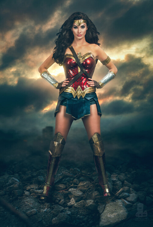 Alyson-Tabbitha---Wonder-Woman-cosplay-3ff19ac44361f1128.md.jpg