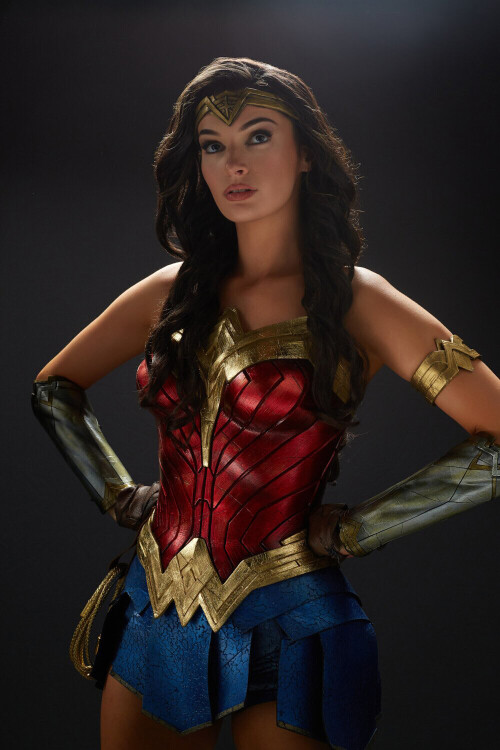 Alyson-Tabbitha---Wonder-Woman-cosplay-4177b0434f609c0a5.md.jpg