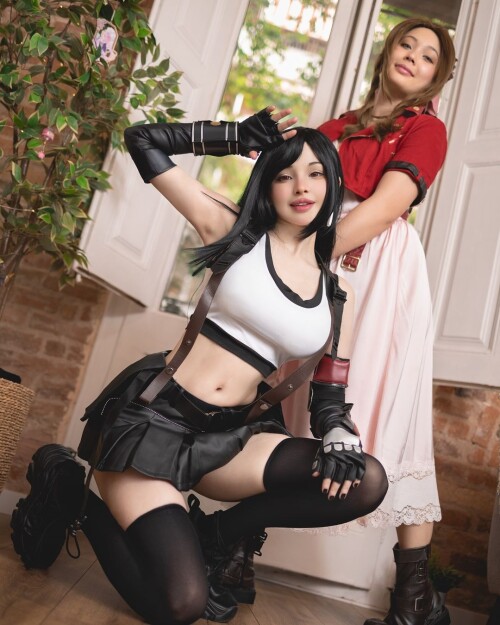 An-autumnal-and-romantic-vision-welcomes-you-into-this-mood-of-my-latest-set-with-my-gorgeous-friend-thevirtualgeisha-.-Tifa-and-Aerith-are-peak-finalfantasy-cosplayers-finalfantasycos209f0f92cfd2987a.jpg