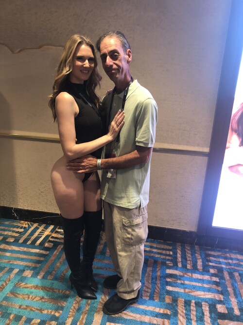 AshleyLaneXXX-at-AVN-13140473c995b57f7a.jpg