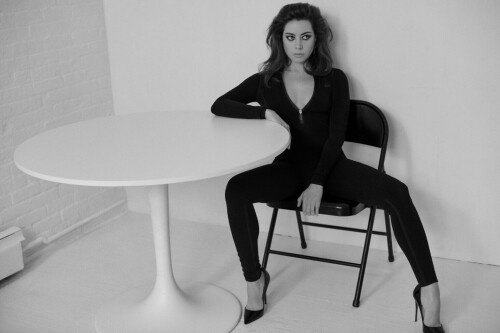 Aubrey-Plaza---V-Magazine-31c78fcb6c4766cf8.jpg