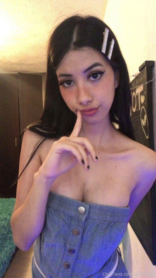 Beauty-babe-deborha4-sexy-selfpicsfe8e2a879859e3f7.jpg