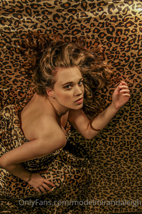 Bedroom-Eyes-_0007229f93ee4c9c6c3b.jpg