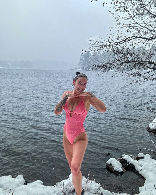 Bikini-cold-plunge50fbd8a0fff6a5fa.jpg